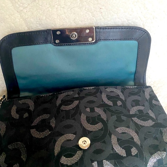 Coach Clutch - Picture 2 of 3